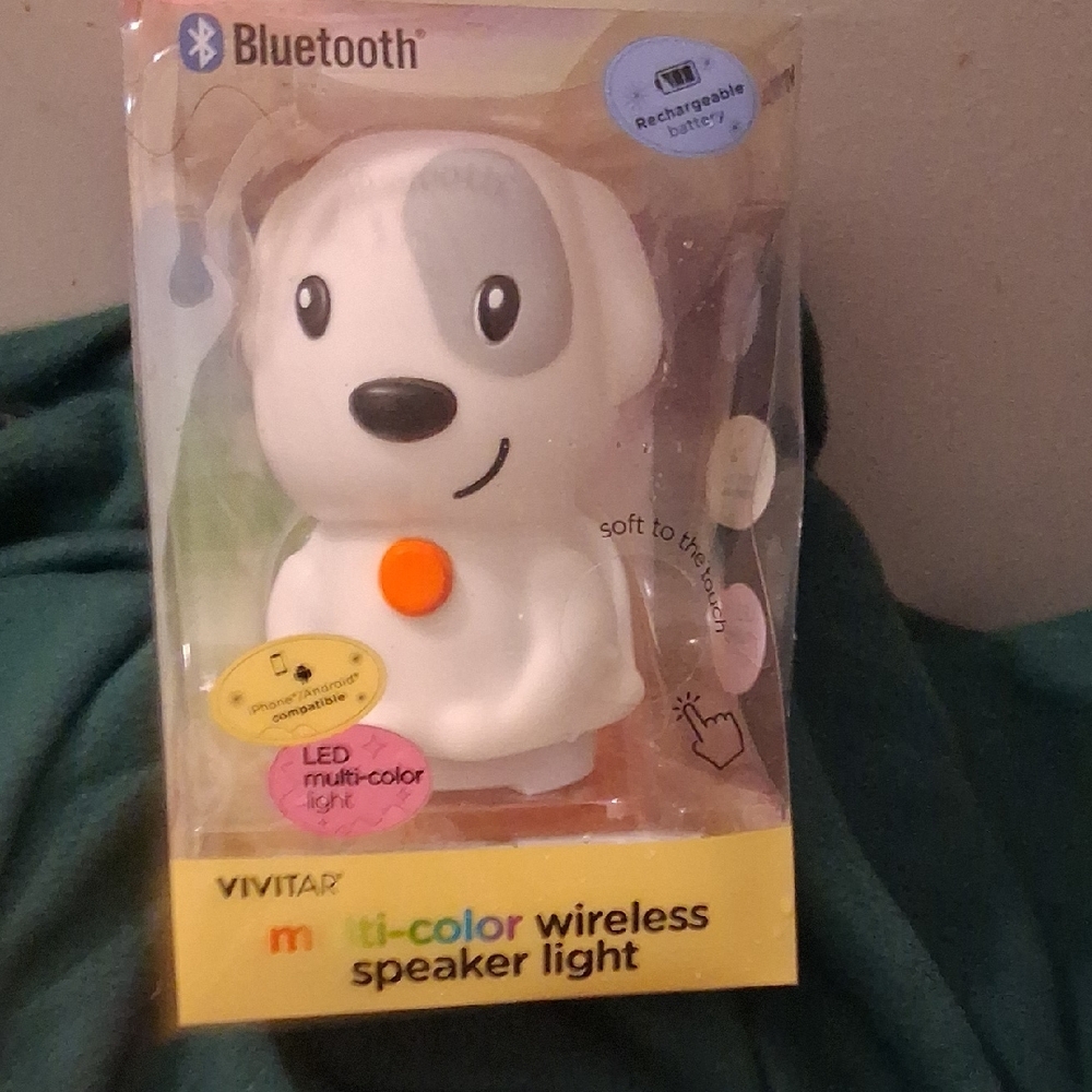 VIVITAR White Multi-Color Wireless Speaker Light